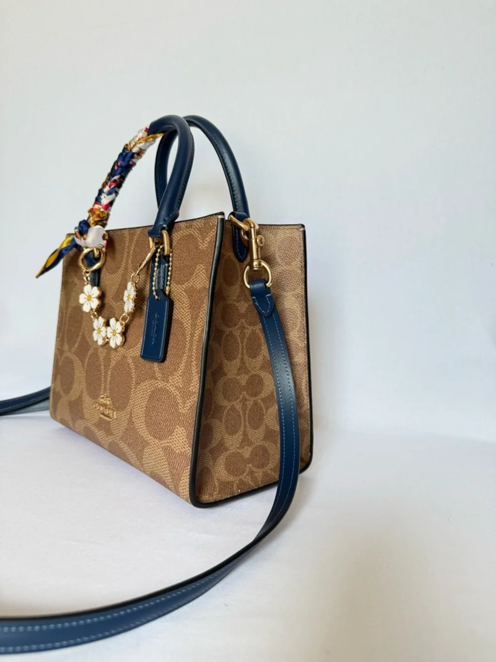 NWT Coach Maggie Small Tote Signature Tan/deep blue Gold hardware crossbody - Picture 2 of 10